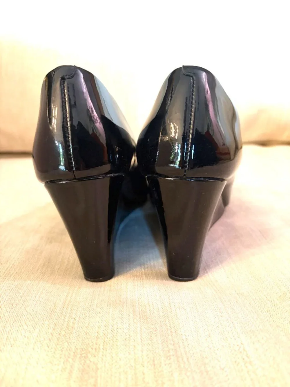 Tory Burch black wedge pump 7M patent leather